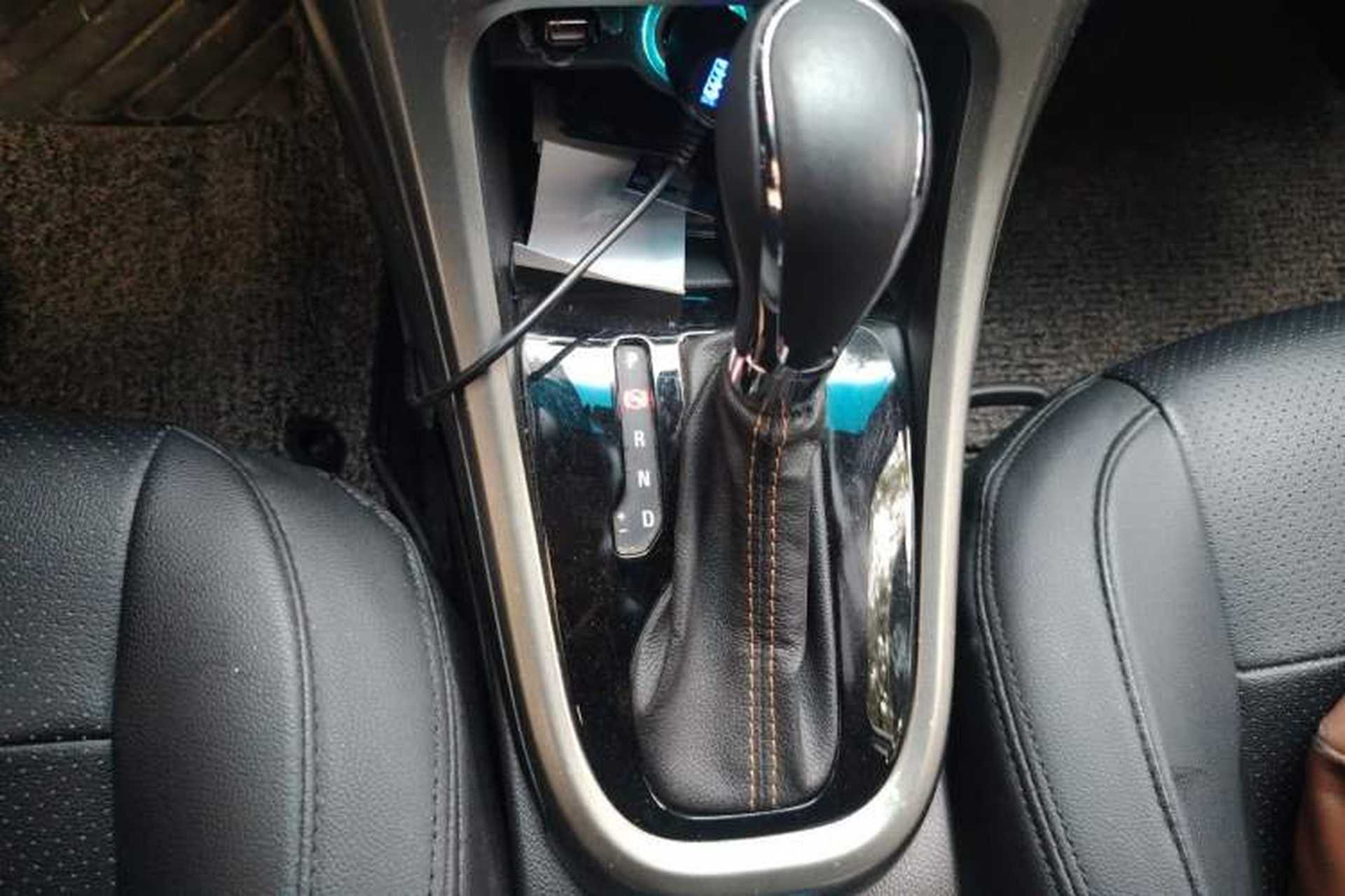 Used Buick GT 2014 XT 1.6L Automatic Fashion Edition Gear Lever