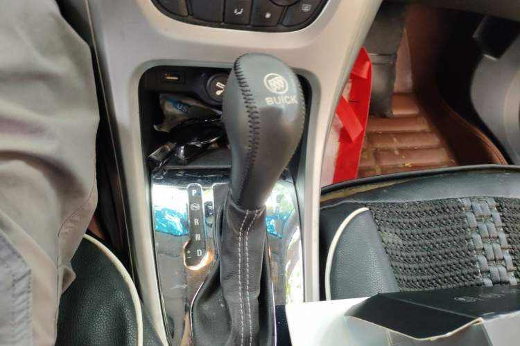 Used Buick GT 2014 XT 1.6L Automatic Fashion Edition Gear Lever