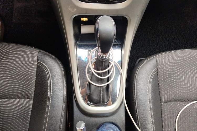 Used Buick GT 2014 XT 1.6L Automatic Fashion Edition Gear Lever