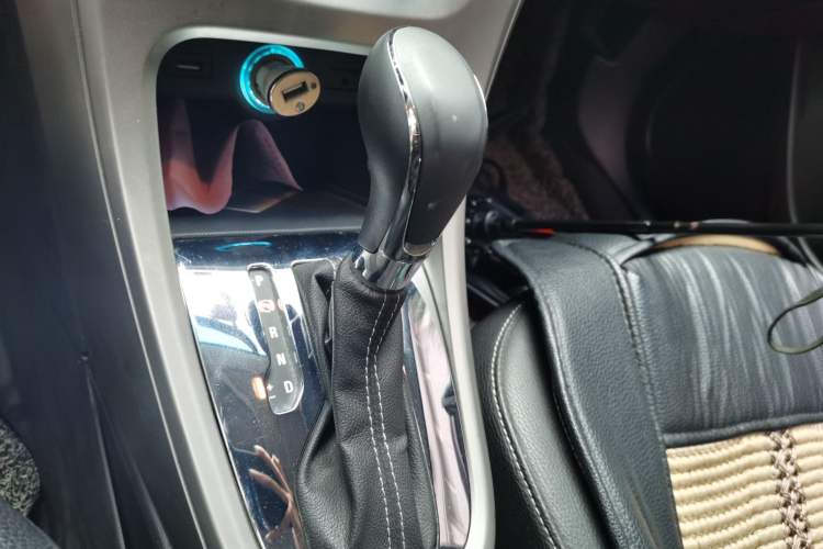 Used Buick GT 2014 XT 1.6L Automatic Fashion Edition Gear Lever