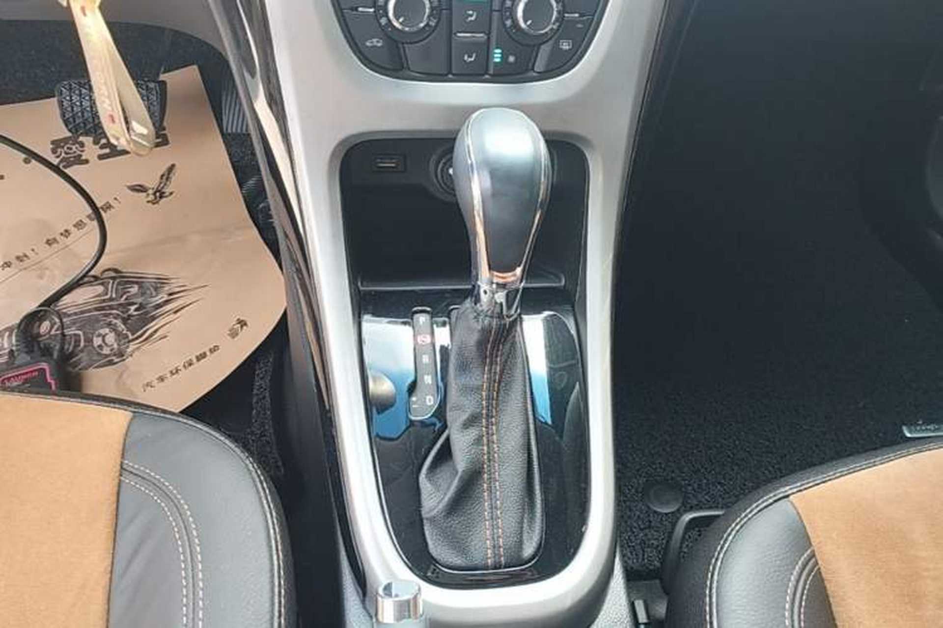 Used Buick GT 2014 XT 1.6L Automatic Fashion Edition Gear Lever