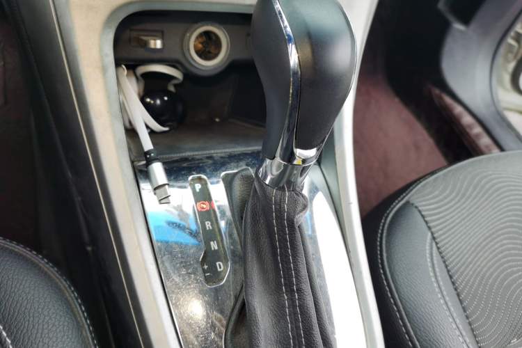 Used Buick GT 2014 XT 1.6L Automatic Fashion Edition Gear Lever