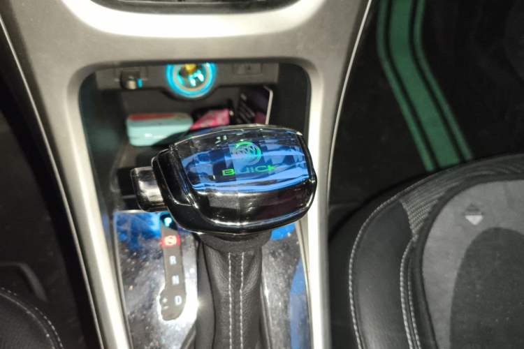 Used Buick GT 2014 XT 1.6L Automatic Comfort Edition Gear Lever