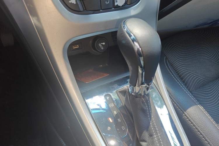 Used Buick GT 2014 XT 1.6L Automatic Fashion Edition Gear Lever