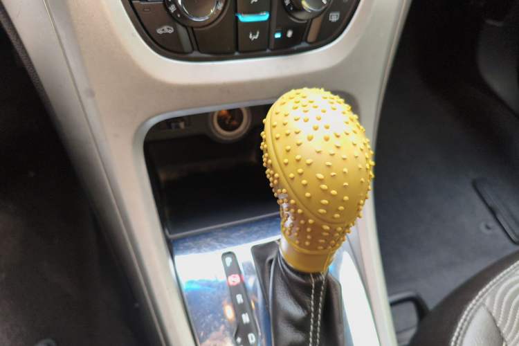 Used Buick GT 2014 XT 1.6L Automatic Fashion Edition Gear Lever