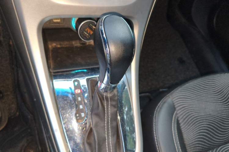 Used Buick GT 2014 XT 1.6L Automatic Fashion Edition Gear Lever