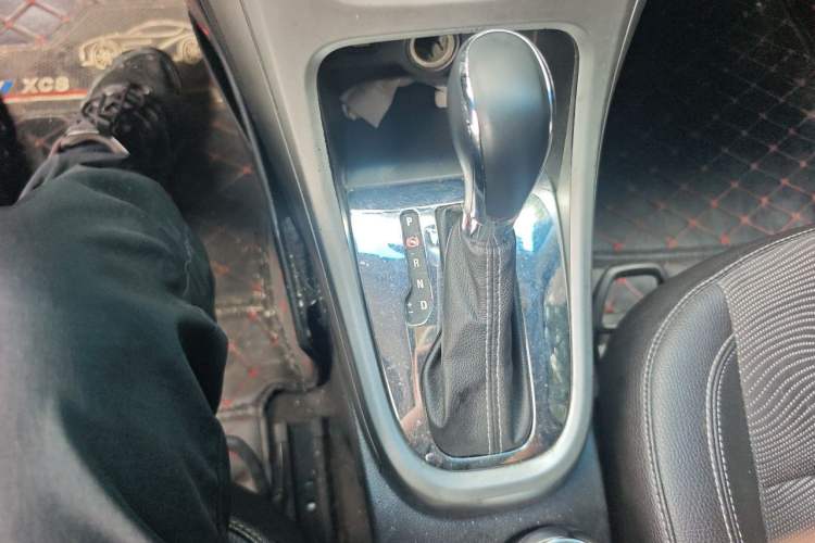 Used Buick GT 2014 XT 1.6L Automatic Fashion Edition Gear Lever