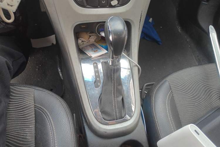 Used Buick GT 2014 XT 1.6L Automatic Fashion Edition Gear Lever