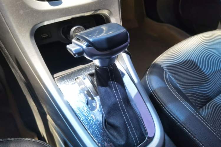 Used Buick GT 2014 XT 1.6L Automatic Fashion Edition Gear Lever