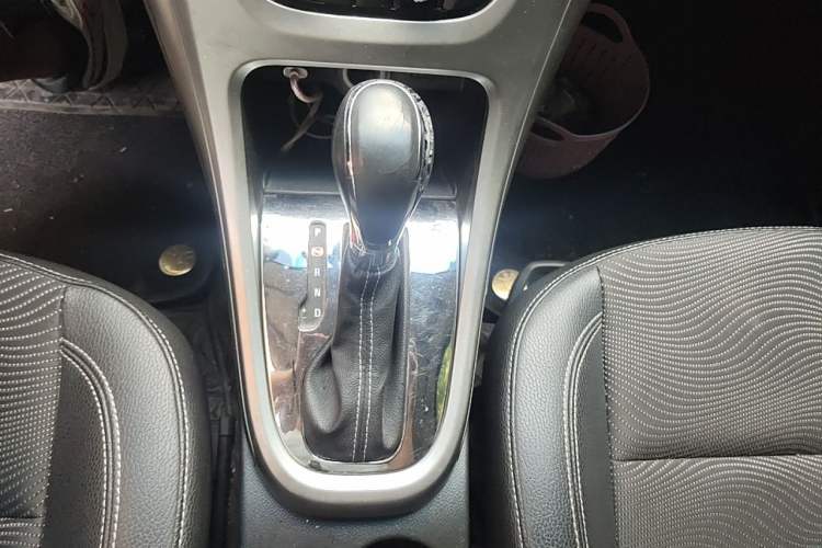 Used Buick GT 2014 XT 1.6L Automatic Fashion Edition Gear Lever