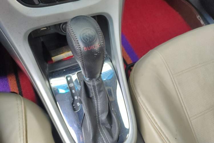 Used Buick GT 2014 XT 1.6L Automatic Fashion Edition Gear Lever