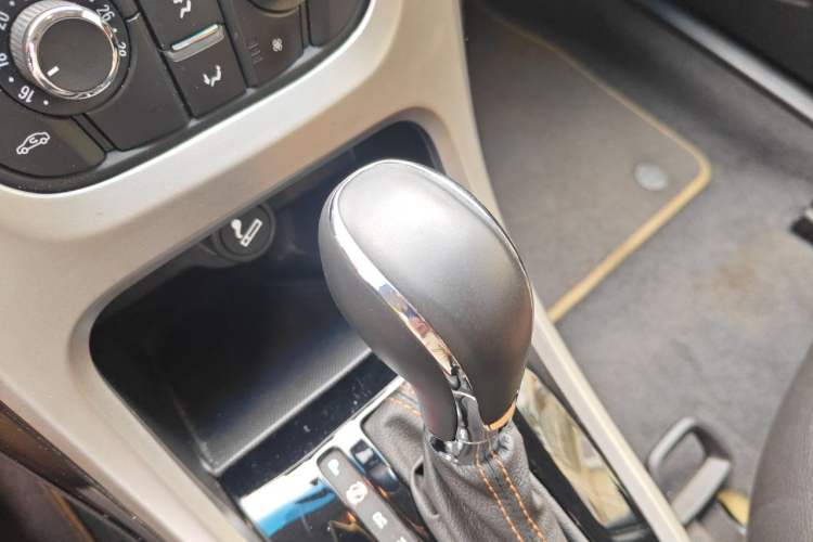 Used Buick GT 2014 XT 1.6L Automatic Fashion Edition Gear Lever