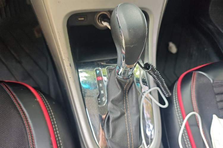 Used Buick GT 2014 XT 1.6L Automatic Fashion Edition Gear Lever