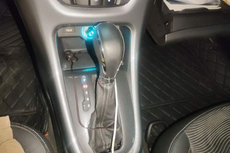 Used Buick GT 2014 XT 1.6L Automatic Fashion Edition Gear Lever