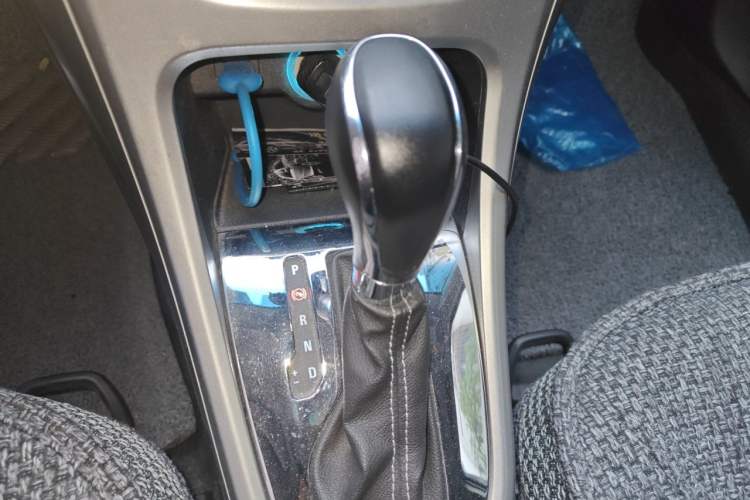 Used Buick GT 2014 XT 1.6L Automatic Fashion Edition Gear Lever