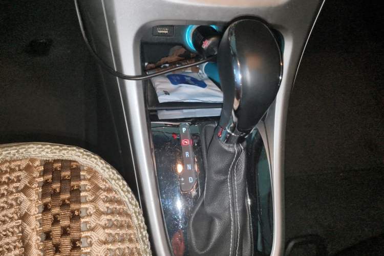 Used Buick GT 2014 XT 1.6L Automatic Fashion Edition Gear Lever