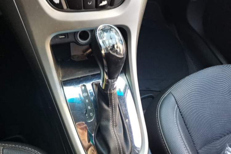 Used Buick GT 2014 XT 1.6L Automatic Fashion Edition Gear Lever