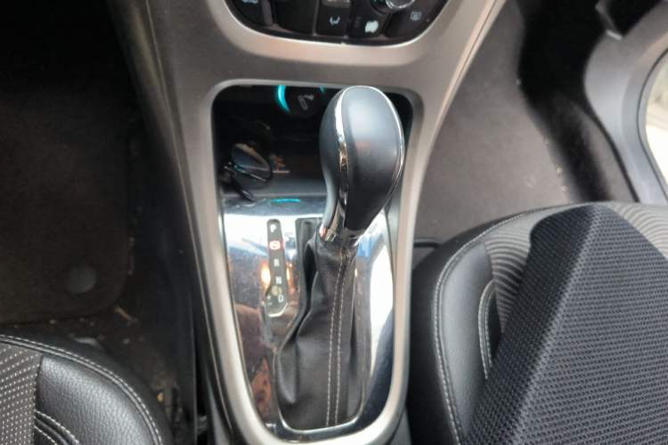 Used Buick GT 2014 XT 1.6L Automatic Fashion Edition Gear Lever
