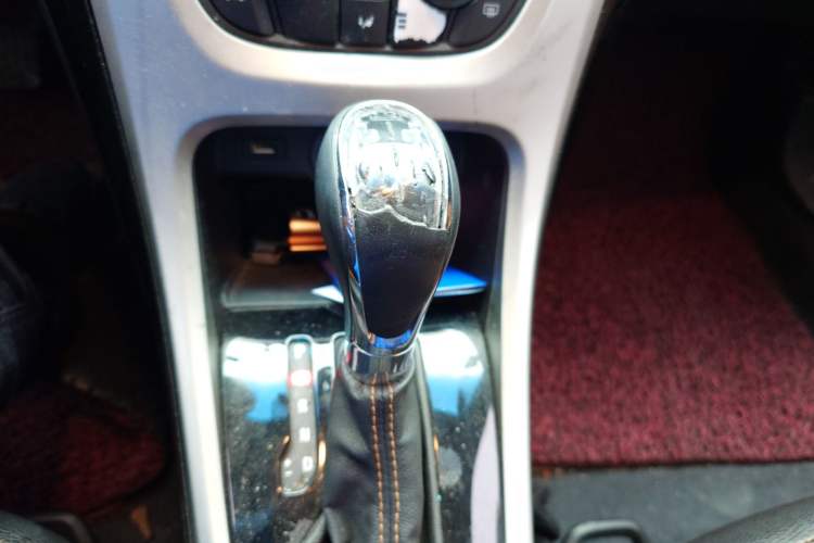 Used Buick GT 2014 XT 1.6L Automatic Comfort Edition Gear Lever