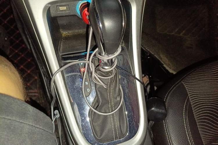 Used Buick GT 2014 XT 1.6L Automatic Fashion Edition Gear Lever