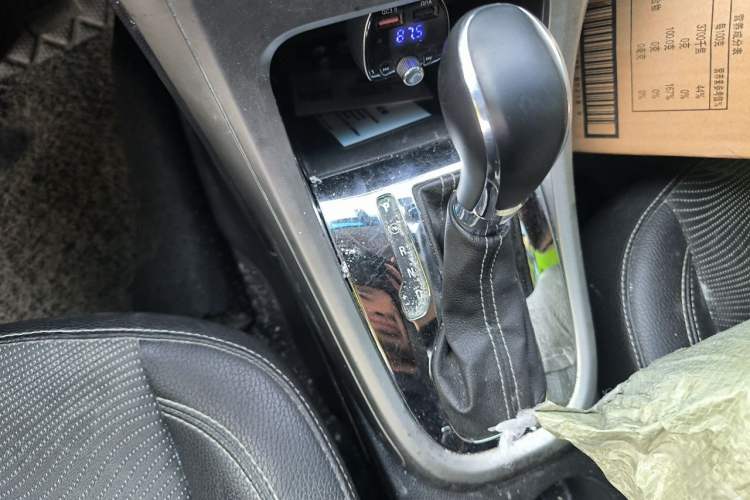 Used Buick GT 2014 XT 1.6L Automatic Fashion Edition Gear Lever