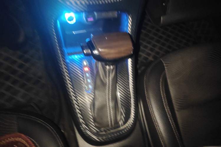 Used Buick GT 2014 XT 1.6L Automatic Fashion Edition Gear Lever