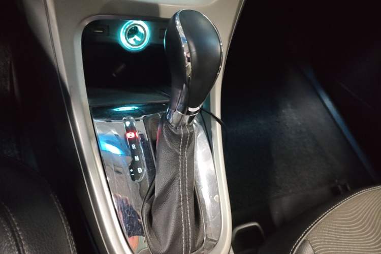Used Buick GT 2014 XT 1.6L Automatic Fashion Edition Gear Lever