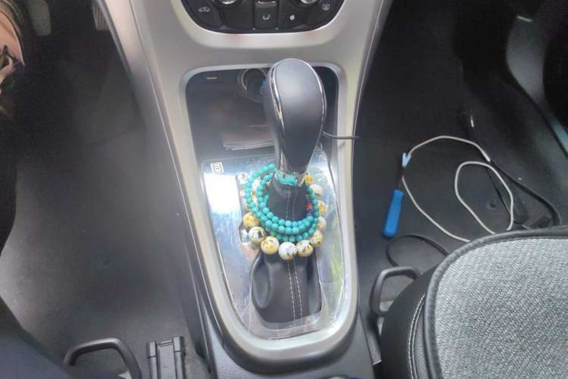Used Buick GT 2014 XT 1.6L Automatic Fashion Edition Gear Lever
