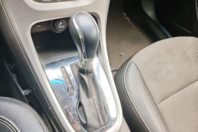 Used Buick GT 2014 XT 1.6L Automatic Fashion Edition Gear Lever
