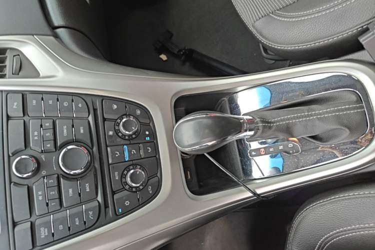 Used Buick GT 2014 XT 1.6L Automatic Fashion Edition Gear Lever