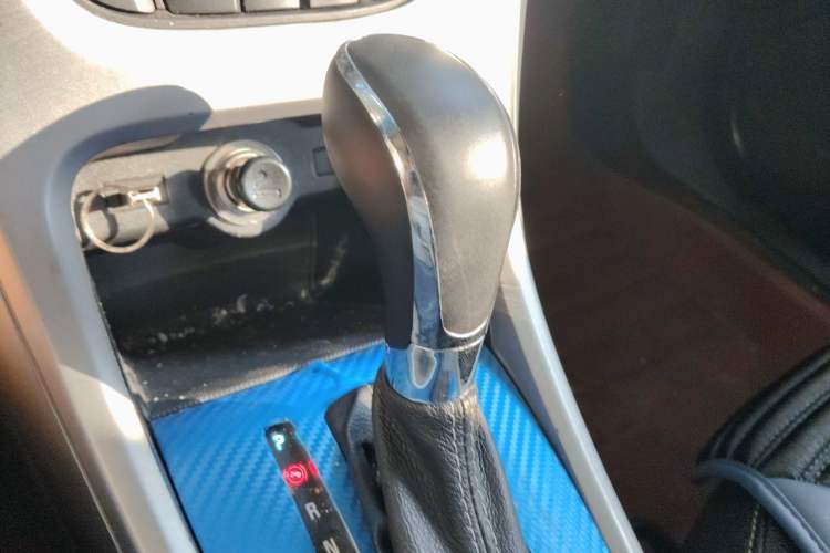 Used Buick GT 2014 XT 1.6L Automatic Comfort Edition Gear Lever