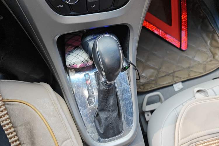 Used Buick GT 2014 XT 1.6L Automatic Comfort Edition Gear Lever