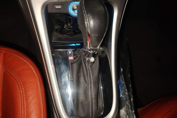 Used Buick GT 2014 XT 1.6L Automatic Fashion Edition Gear Lever