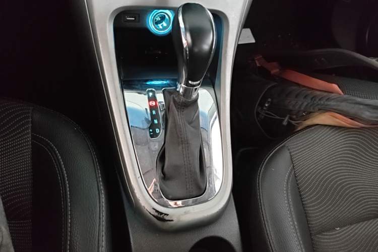 Used Buick GT 2014 XT 1.6L Automatic Fashion Edition Gear Lever
