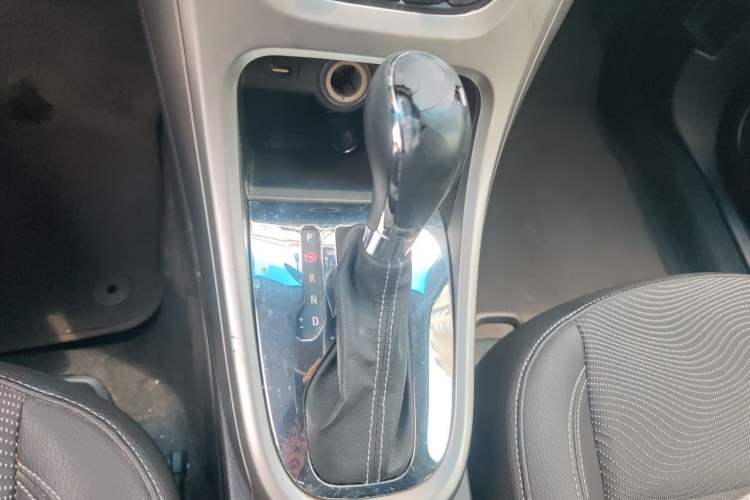 Used Buick GT 2014 XT 1.6L Automatic Fashion Edition Gear Lever