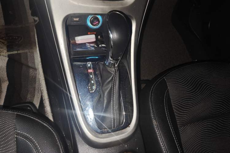 Used Buick GT 2014 XT 1.6L Automatic Fashion Edition Gear Lever
