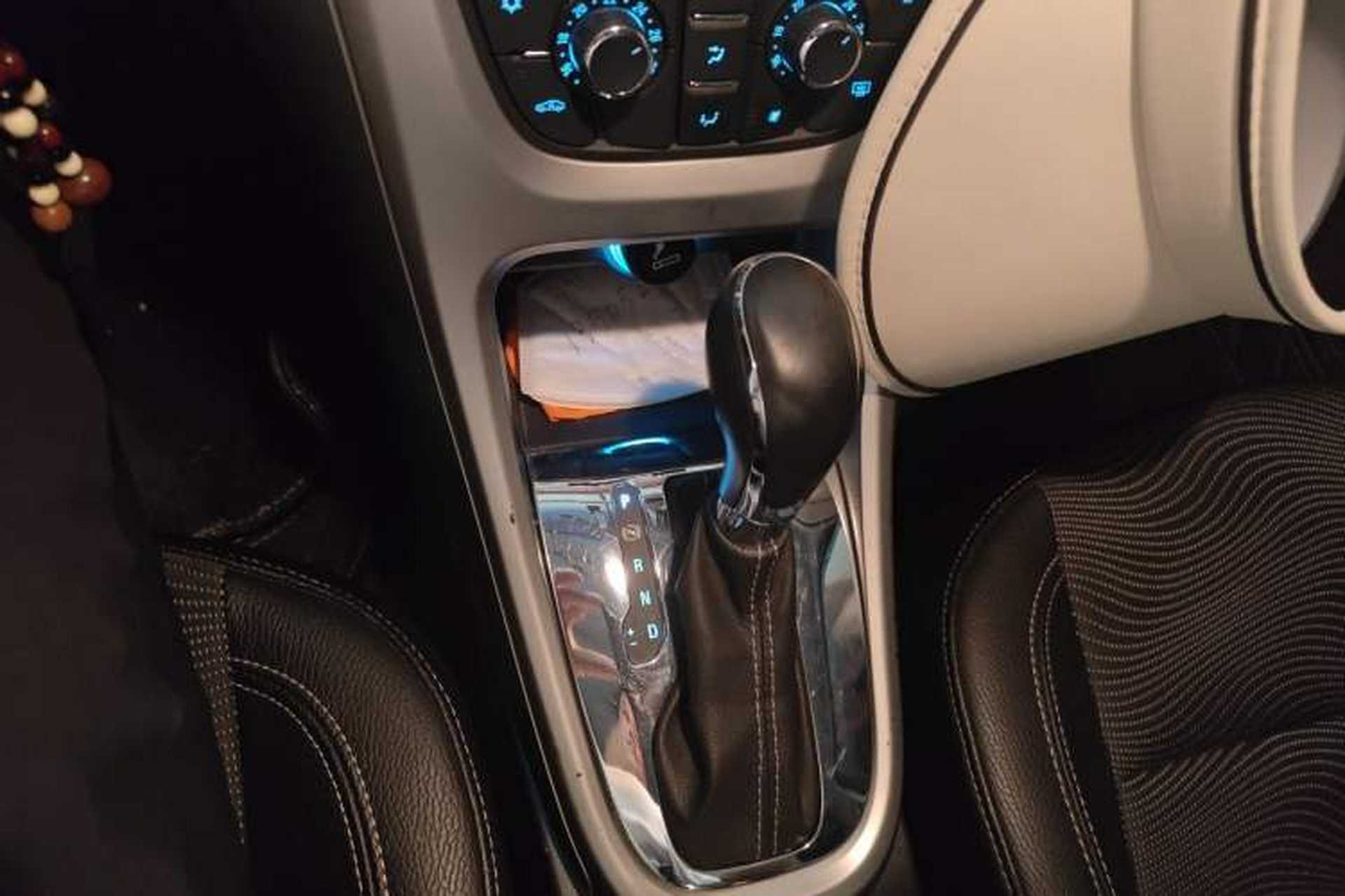Used Buick GT 2014 XT 1.6L Automatic Fashion Edition Gear Lever