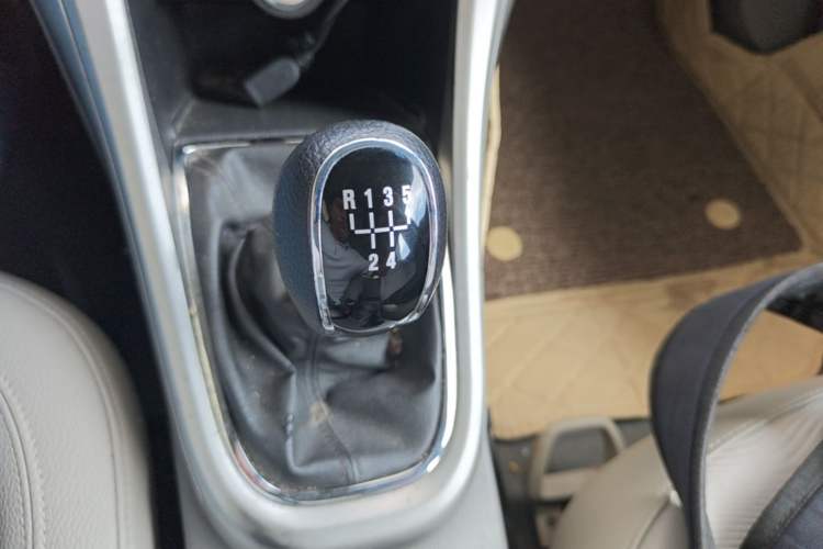 Used Buick GT 2014 XT 1.6L Manual Entry-Level Model Gear Lever
