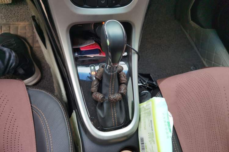 Used Buick GT 2014 XT 1.6L Automatic Fashion Edition Gear Lever