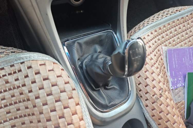 Used Buick GT 2014 XT 1.6L Manual Entry-Level Model Gear Lever