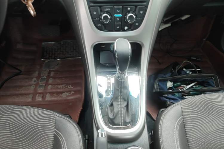 Used Buick GT 2014 XT 1.6L Automatic Fashion Edition Gear Lever