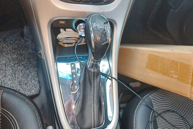 Used Buick GT 2014 XT 1.6L Automatic Fashion Edition Gear Lever