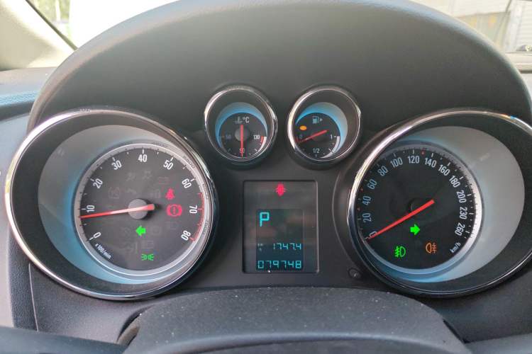 Used Buick GT 2014 XT 1.6L Automatic Fashion Edition Instrument Cluster
