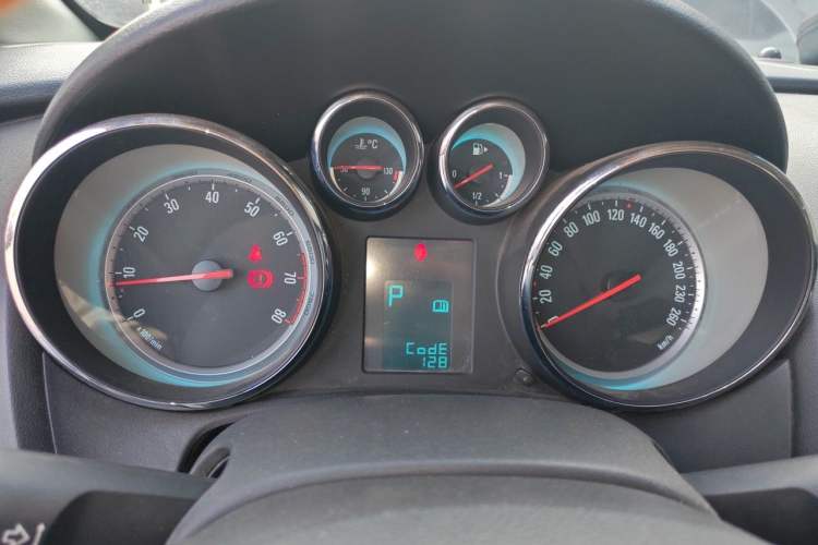 Used Buick GT 2014 XT 1.6L Automatic Fashion Edition Instrument Cluster