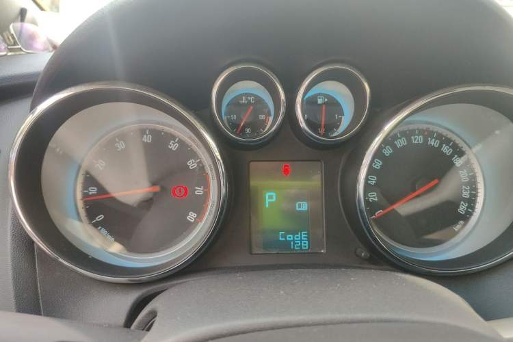 Used Buick GT 2014 XT 1.6L Automatic Fashion Edition Instrument Cluster