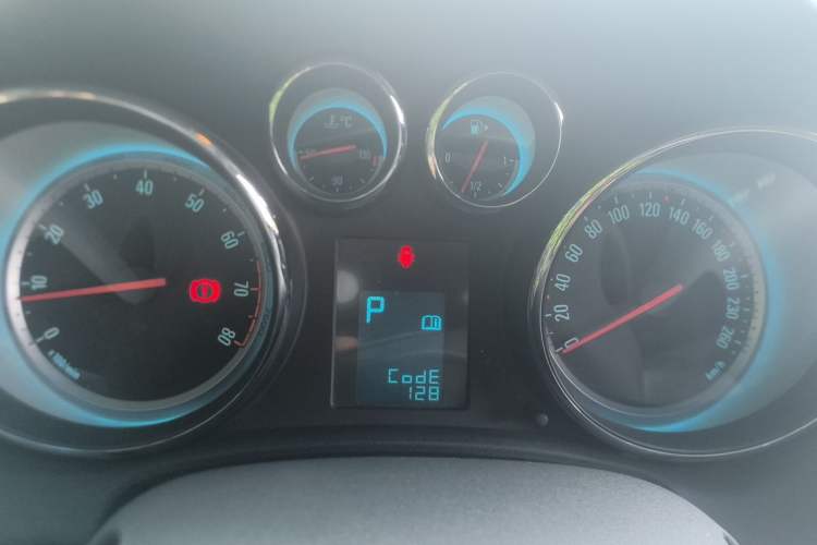 Used Buick GT 2014 XT 1.6L Automatic Fashion Edition Instrument Cluster