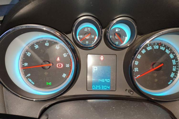 Used Buick GT 2014 XT 1.6L Automatic Fashion Edition Instrument Cluster