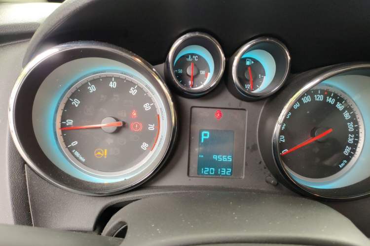Used Buick GT 2014 XT 1.6L Automatic Fashion Edition Instrument Cluster