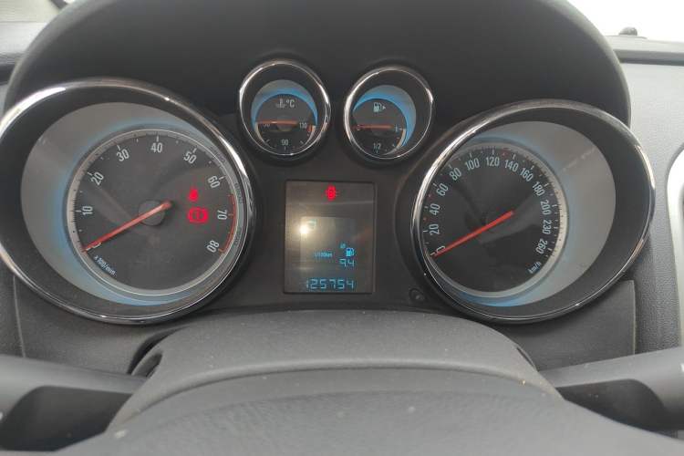 Used Buick GT 2014 XT 1.6L Automatic Fashion Edition Instrument Cluster