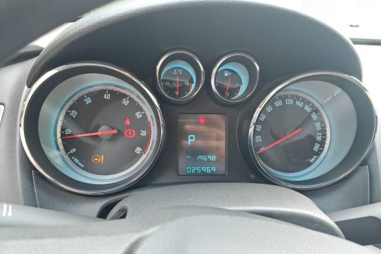 Used Buick GT 2014 XT 1.6L Automatic Fashion Edition Instrument Cluster